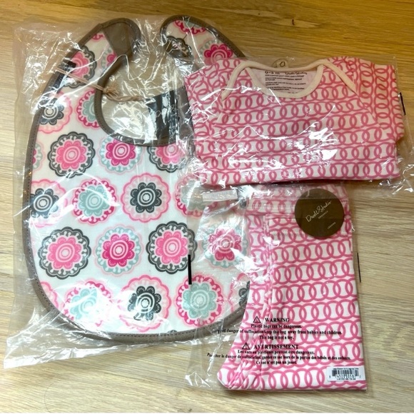 NWT Dwell Studio Pink New Baby Gift 3 Piece Set Bib Onesie & Leggings 0-3 Months - Picture 1 of 7